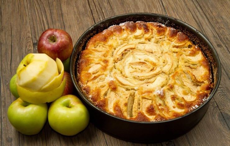 шарлотка с яблоками рецепт в духовке фото