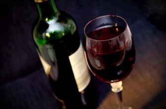 Бокал вина каждый вечер может вызвать привыкание